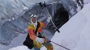 Till Pöhlmann bei Dreharbeiten mit Pyro-Effekten mit Willy Bogner