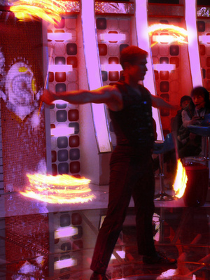 Feuerjonglage bei den Proben zu STAR KING mit Till Poehlmann